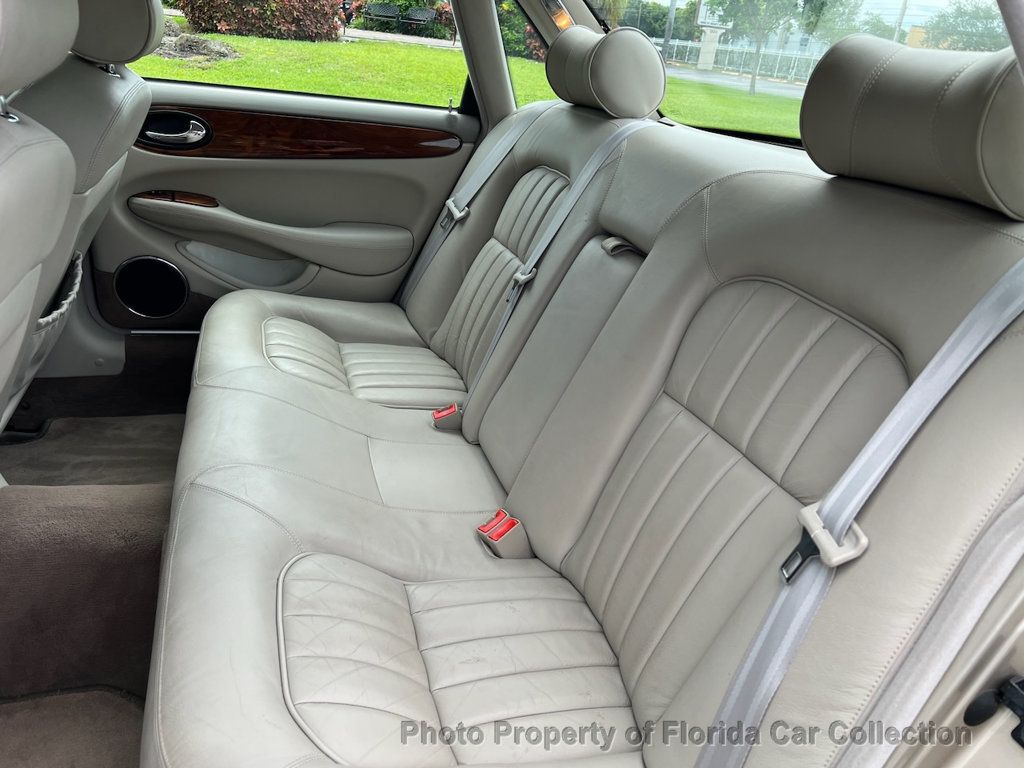 2000 Jaguar XJ XJ8 Sedan - 22856045 - 9