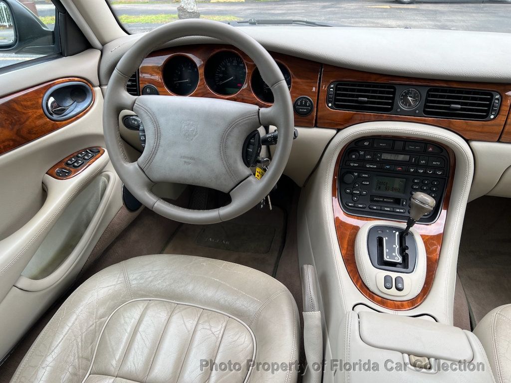 2000 Jaguar XJ XJ8 Sedan - 22856045 - 10