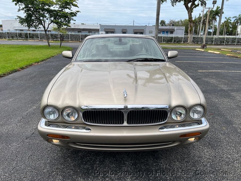 2000 Jaguar XJ XJ8 Sedan - 22856045 - 12