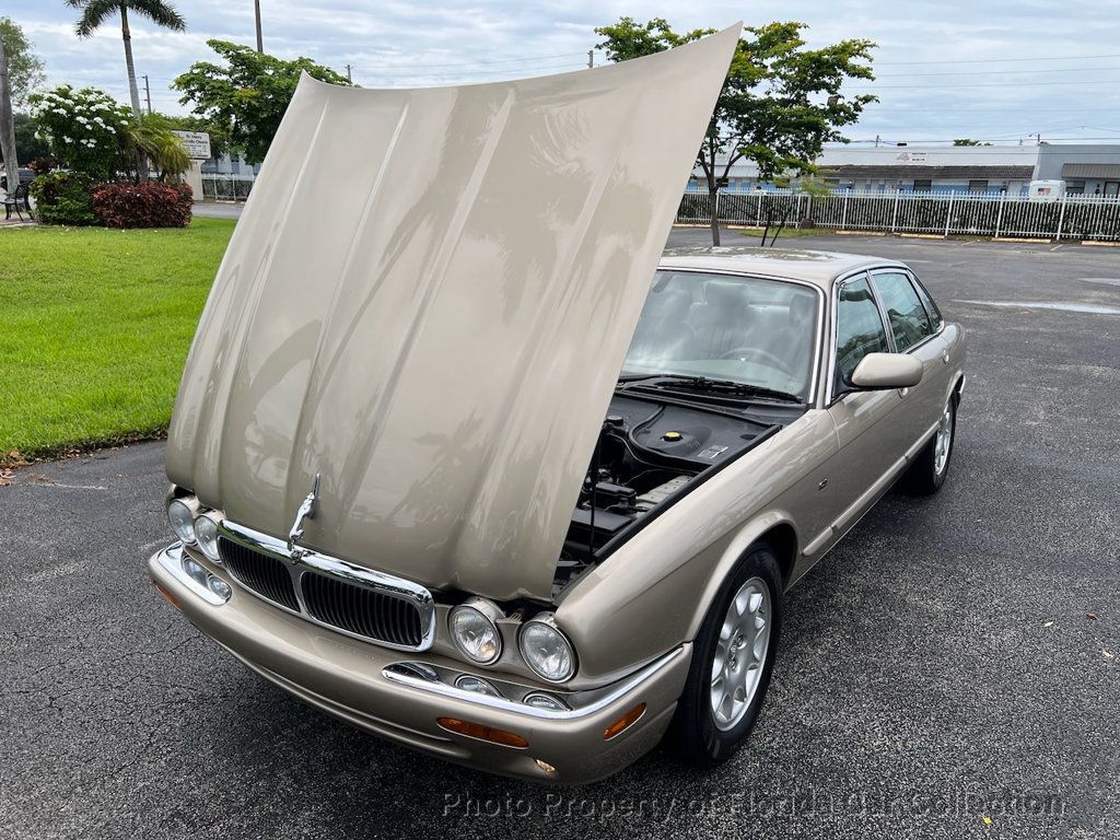 2000 Jaguar XJ XJ8 Sedan - 22856045 - 24