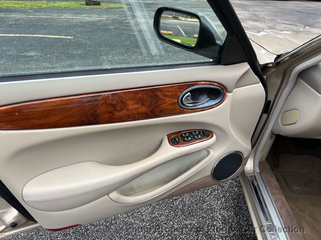 2000 Jaguar XJ XJ8 Sedan - 22856045 - 26