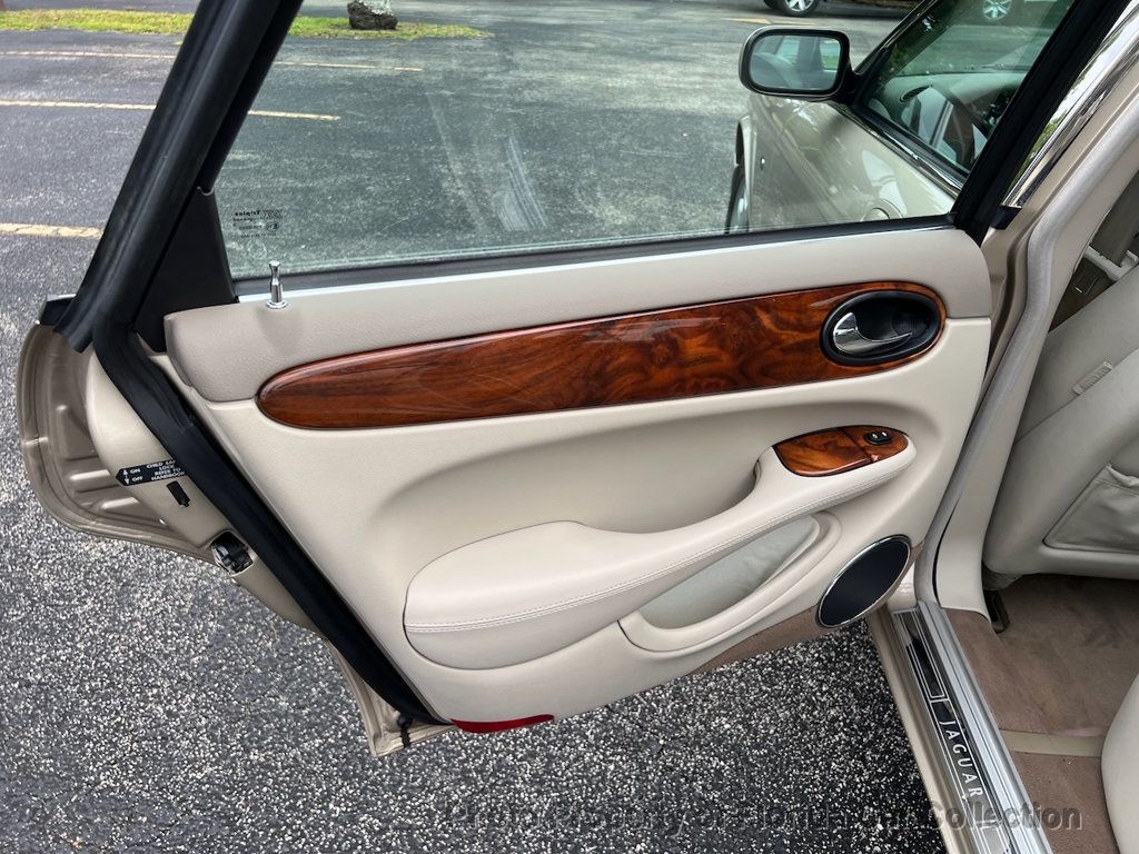 2000 Jaguar XJ XJ8 Sedan - 22856045 - 28