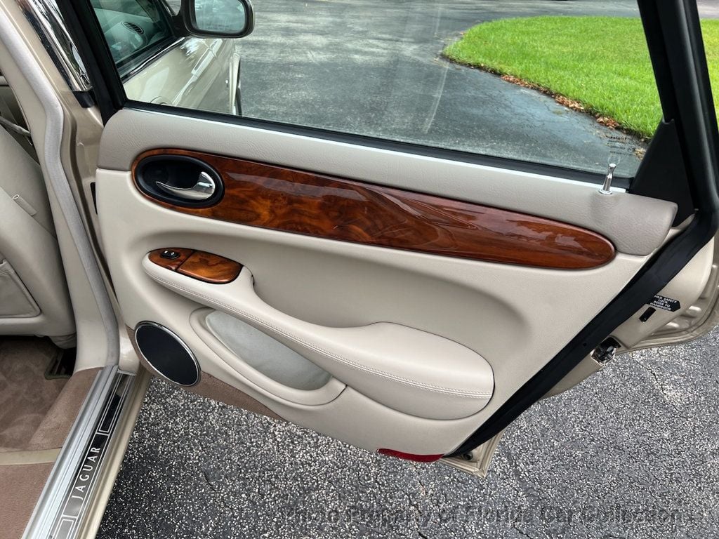 2000 Jaguar XJ XJ8 Sedan - 22856045 - 29