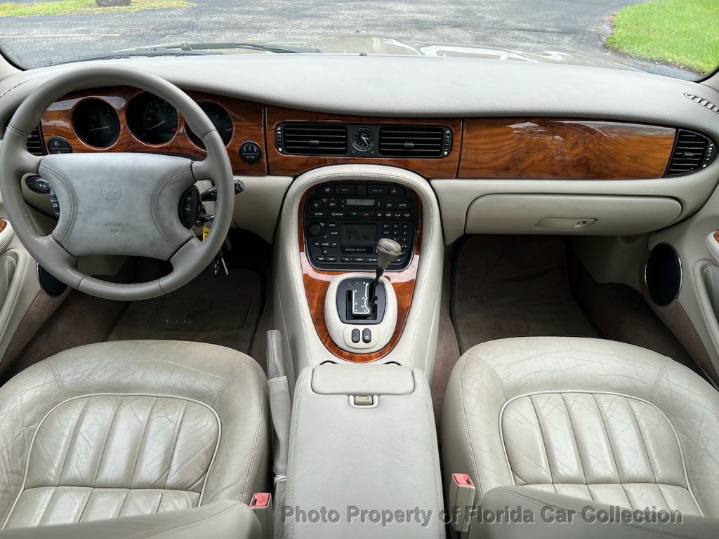 2000 Jaguar XJ XJ8 Sedan - 22856045 - 30