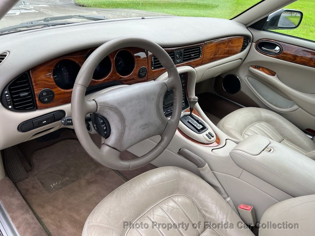 2000 Jaguar XJ XJ8 Sedan - 22856045 - 32