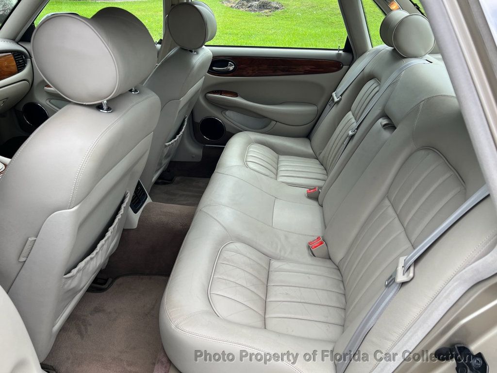 2000 Jaguar XJ XJ8 Sedan - 22856045 - 34