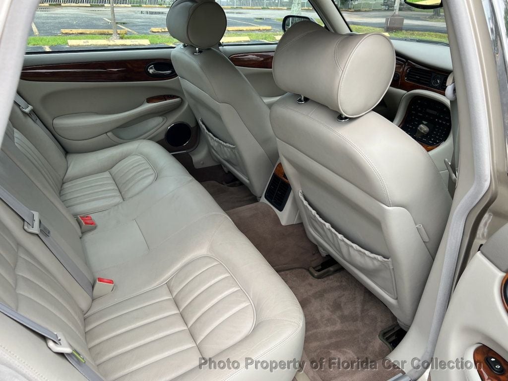 2000 Jaguar XJ XJ8 Sedan - 22856045 - 36