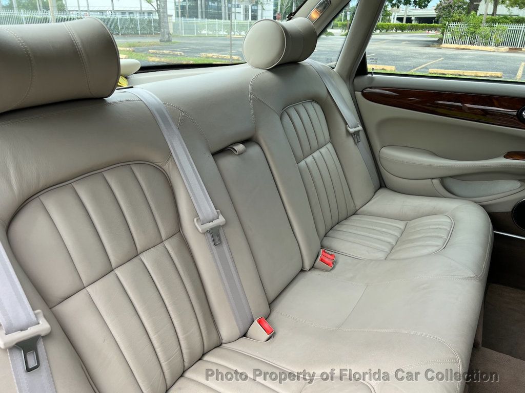 2000 Jaguar XJ XJ8 Sedan - 22856045 - 37