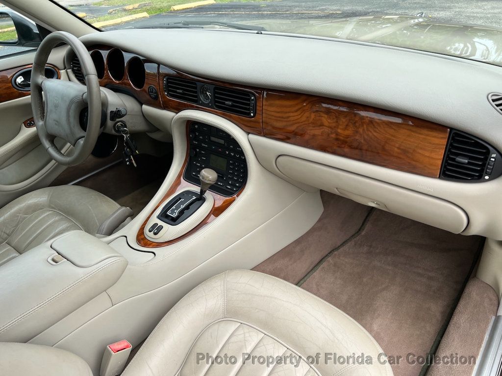 2000 Jaguar XJ XJ8 Sedan - 22856045 - 38