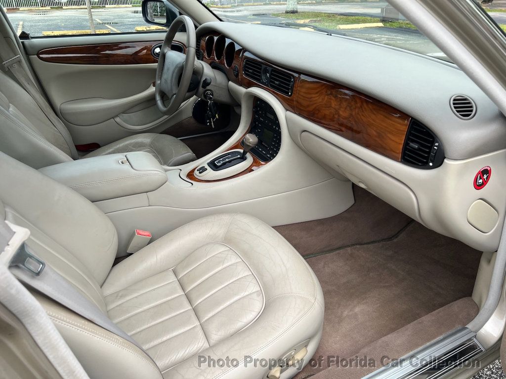 2000 Jaguar XJ XJ8 Sedan - 22856045 - 39