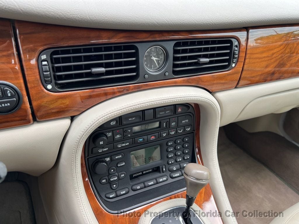 2000 Jaguar XJ XJ8 Sedan - 22856045 - 49