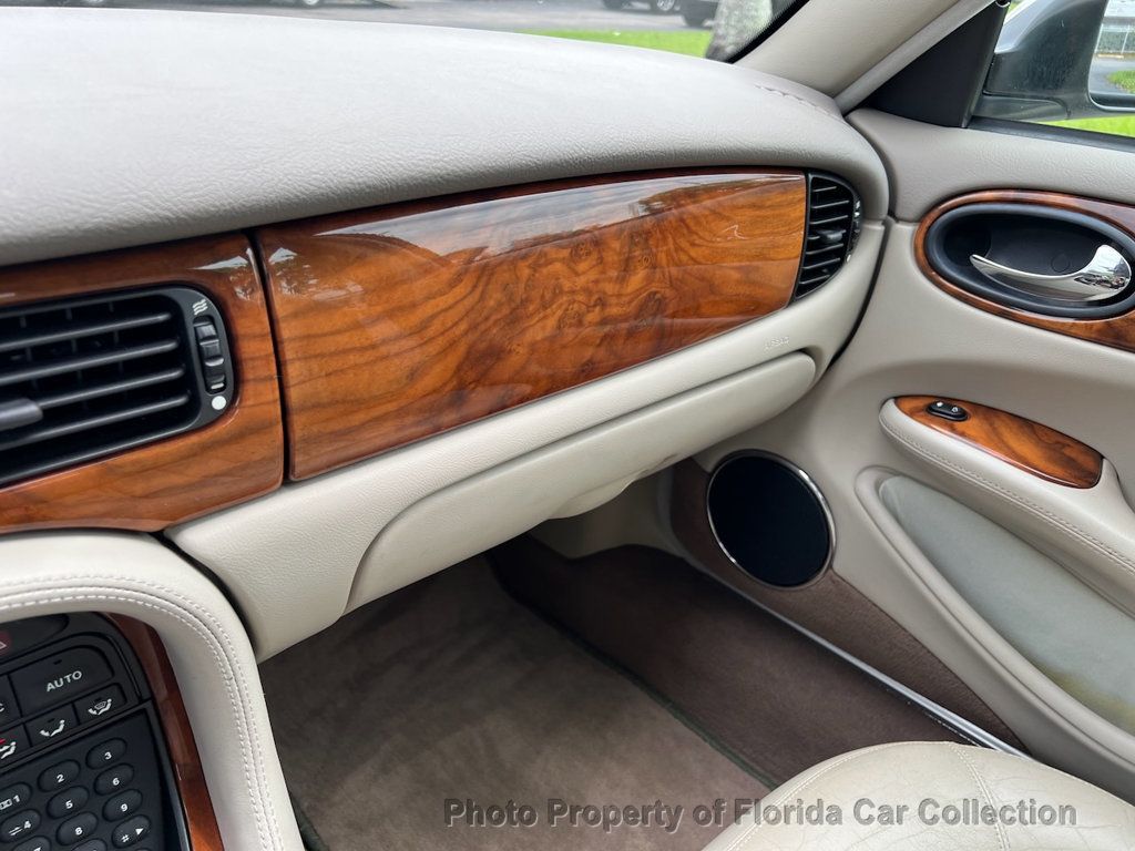 2000 Jaguar XJ XJ8 Sedan - 22856045 - 50