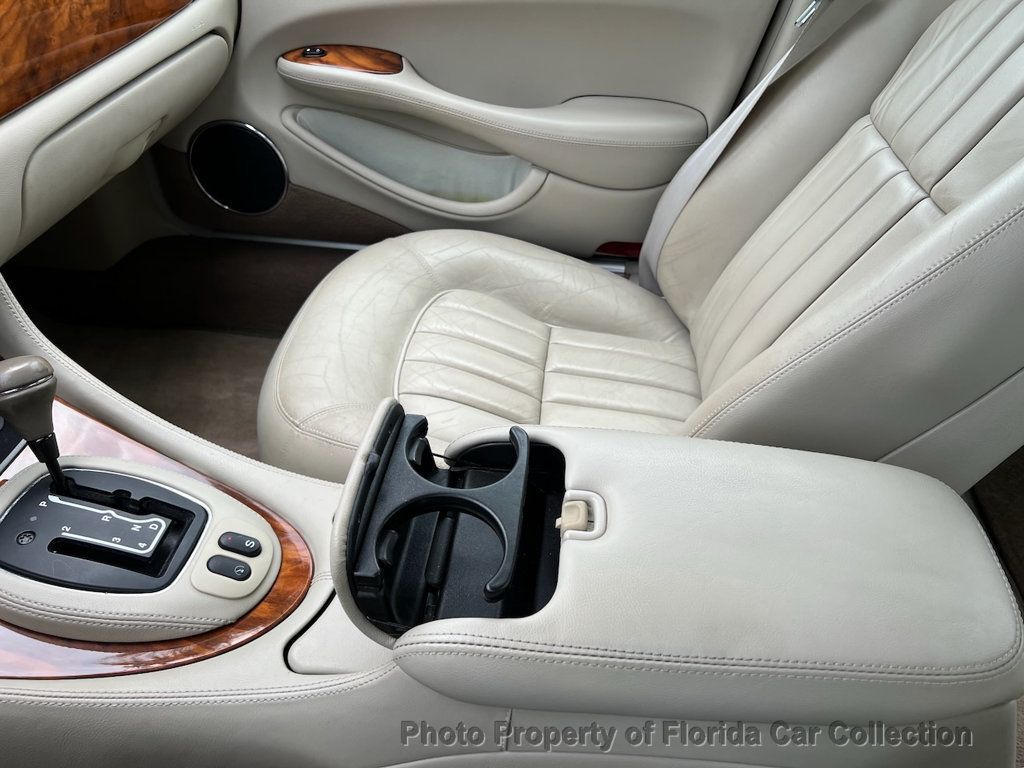 2000 Jaguar XJ XJ8 Sedan - 22856045 - 53