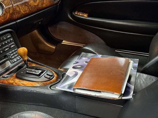 2000 Jaguar XK8 2dr Convertible - 22968944 - 17