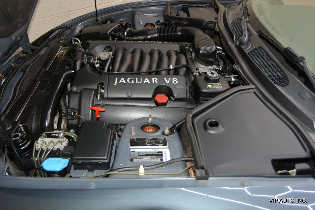 2000 Jaguar XK8 2dr Convertible - 23072140 - 31