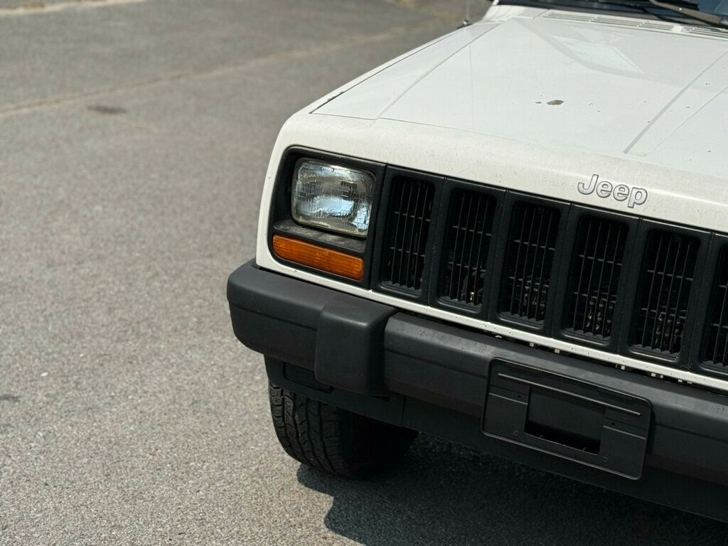 2000 Jeep Cherokee SE photo 9