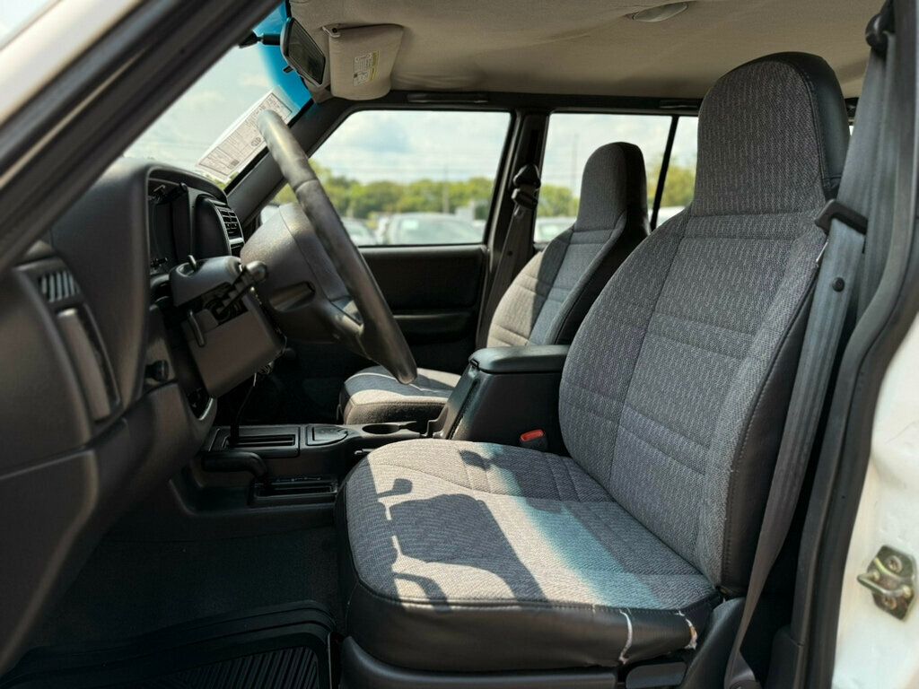 2000 Jeep Cherokee SE photo 10
