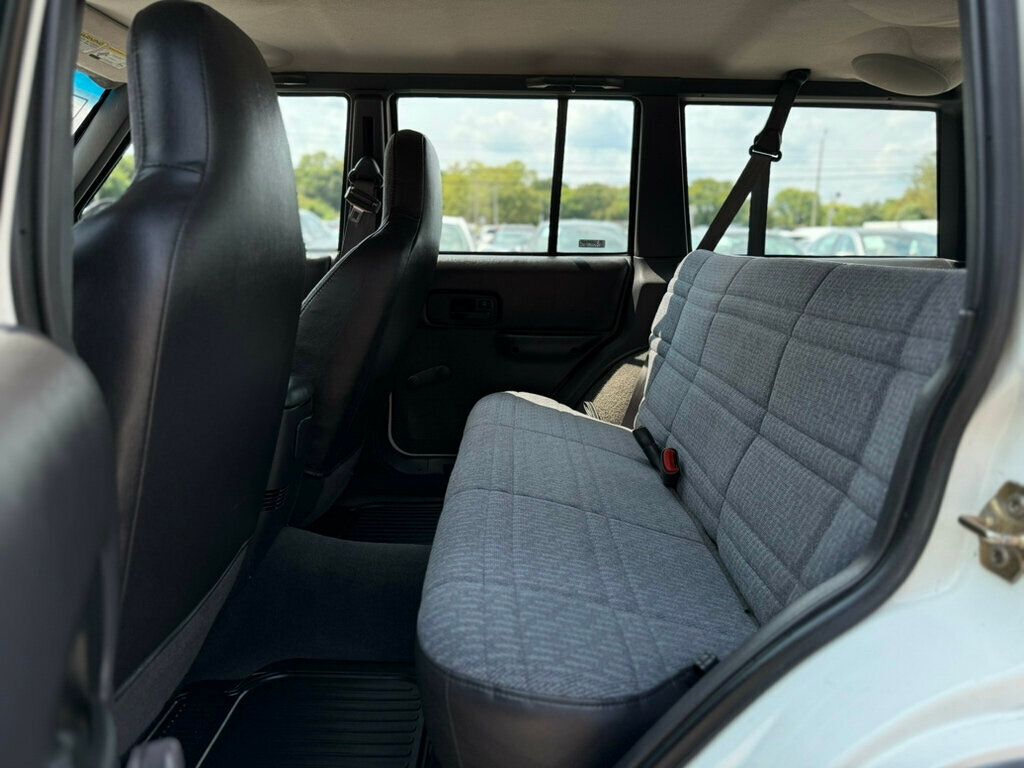 2000 Jeep Cherokee SE photo 12