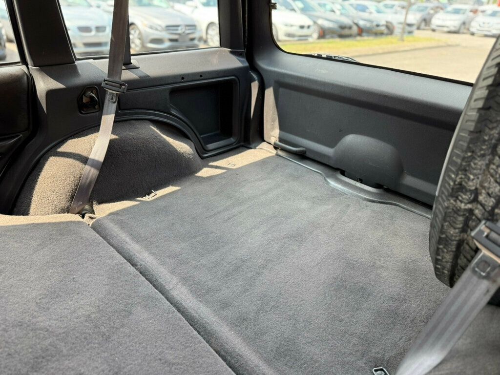 2000 Jeep Cherokee SE photo 14