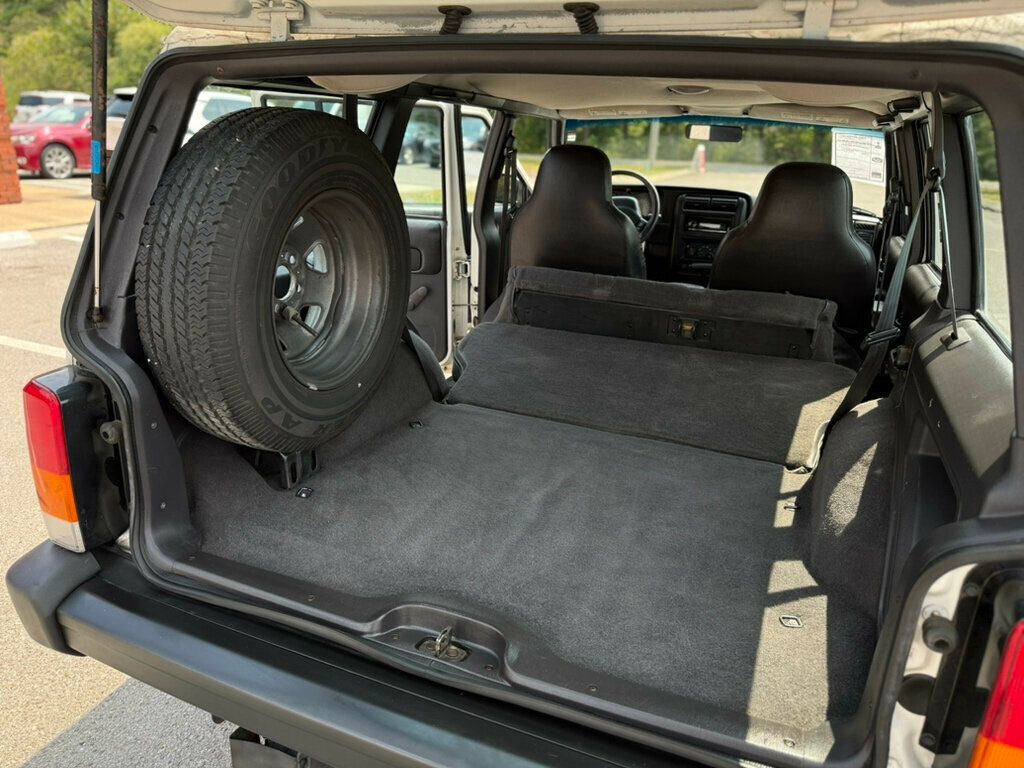 2000 Jeep Cherokee SE photo 15