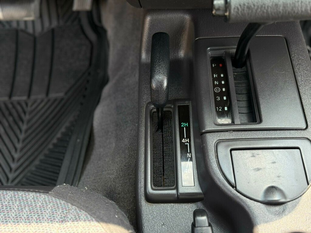 2000 Jeep Cherokee SE photo 21