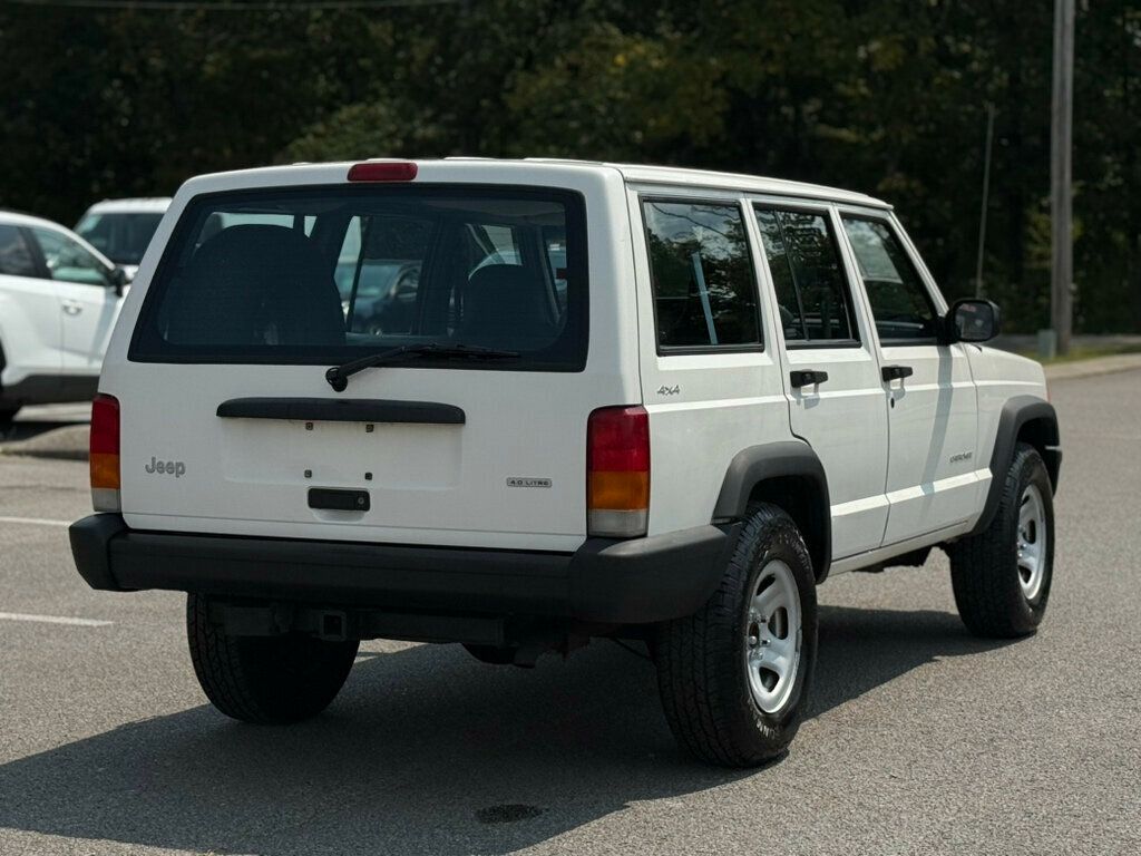 2000 Jeep Cherokee SE photo 2