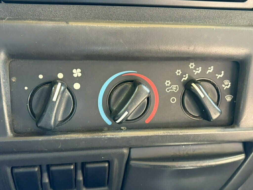 2000 Jeep Wrangler 2dr Sport - 23068343 - 23
