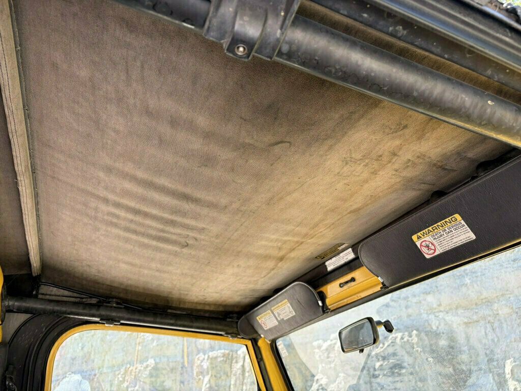 2000 Jeep Wrangler 2dr Sport - 23068343 - 32