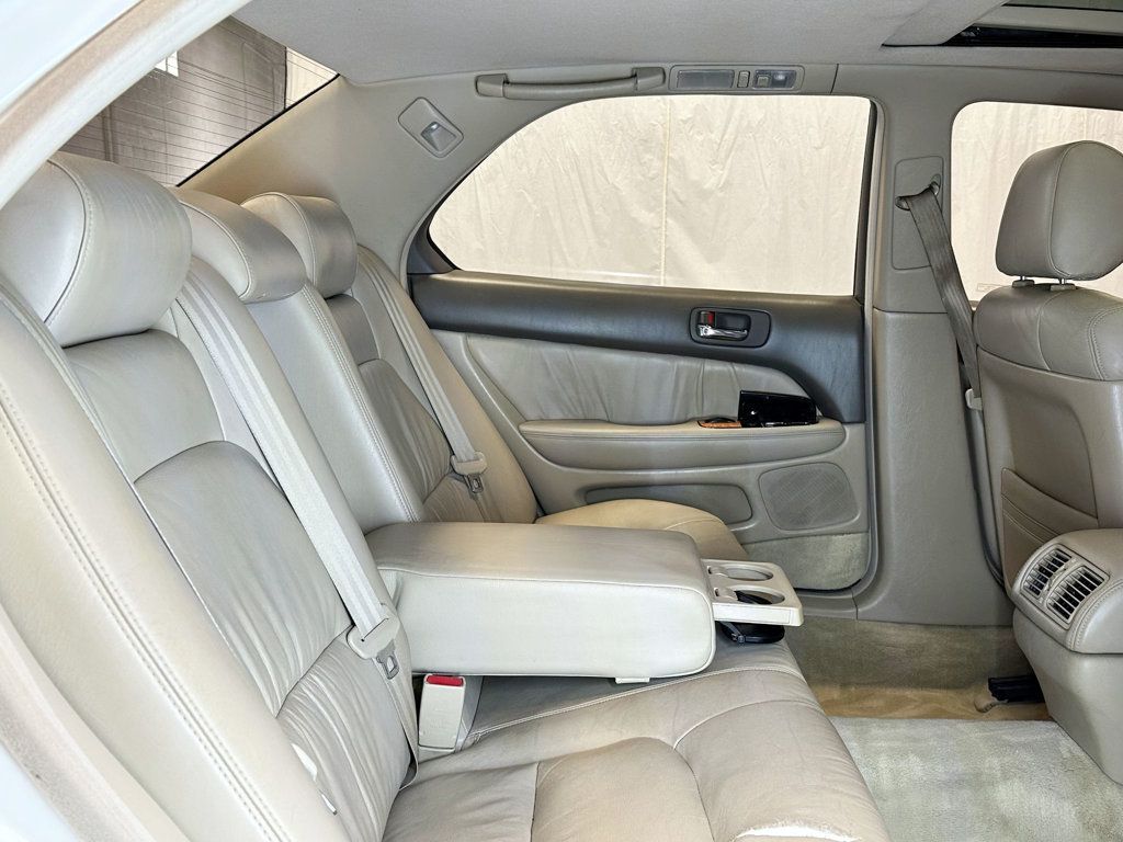 2000 Lexus LS 400 4dr Sedan - 23090447 - 33