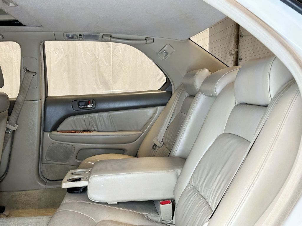 2000 Lexus LS 400 4dr Sedan - 23090447 - 34