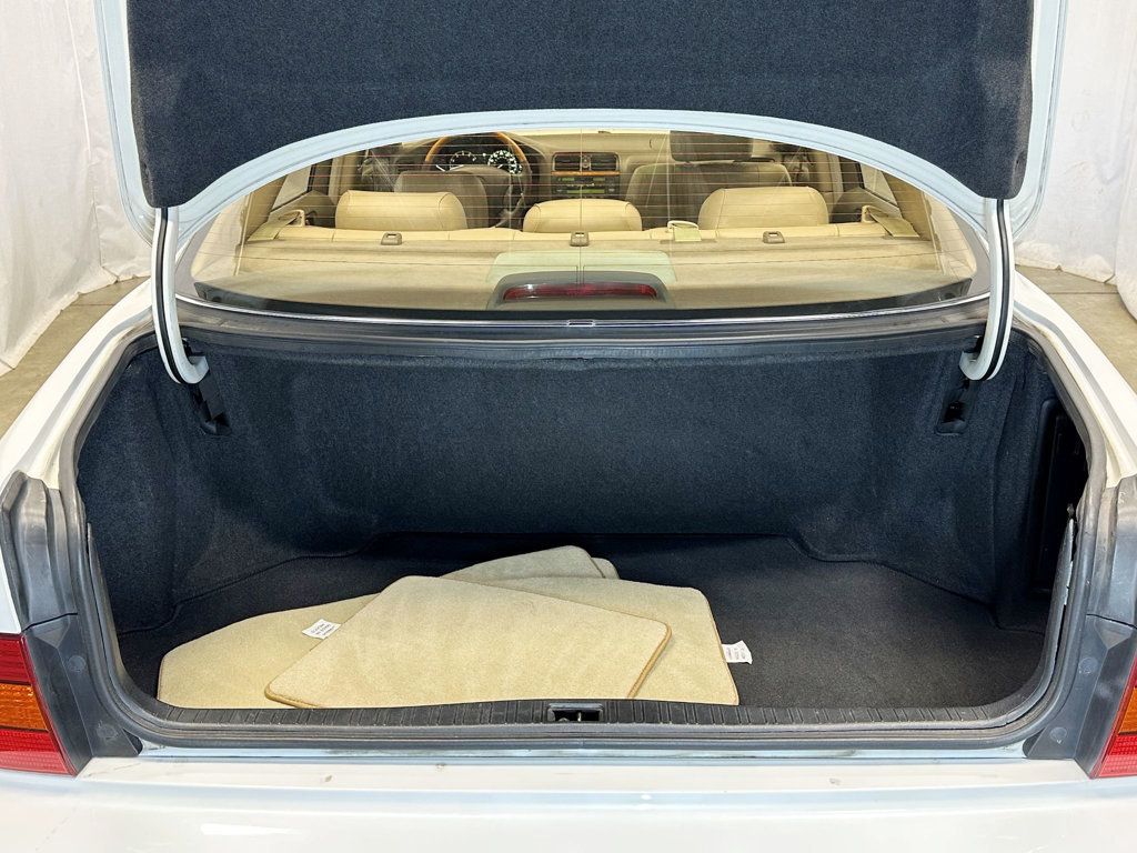 2000 Lexus LS 400 4dr Sedan - 23090447 - 36