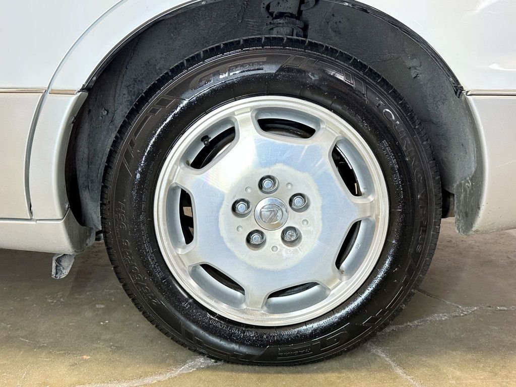 2000 Lexus LS 400 4dr Sedan - 23090447 - 38