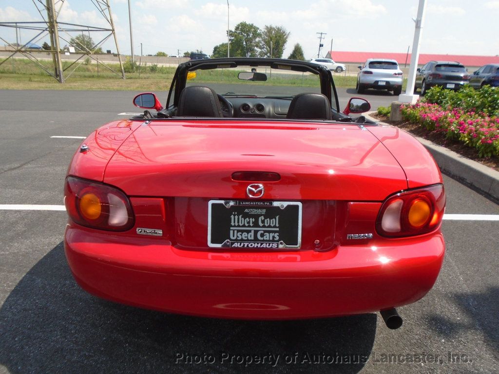 2000 Mazda MX-5 Miata 2dr Convertible Manual - 22543153 - 16