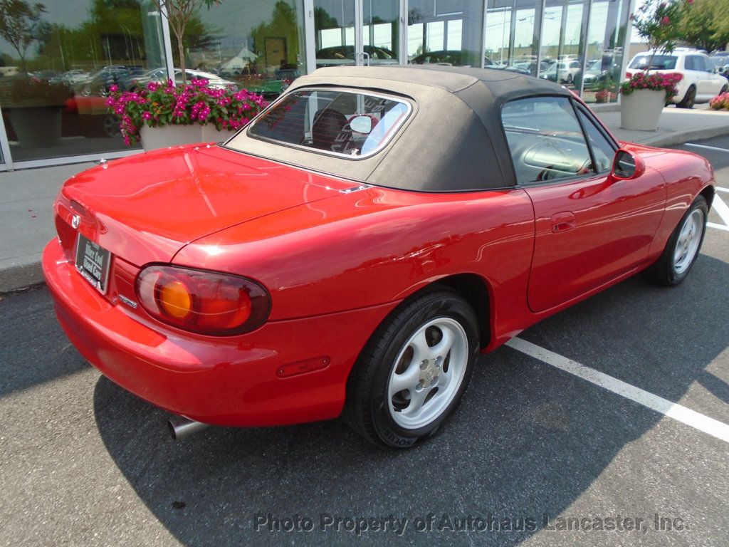 2000 Mazda MX-5 Miata 2dr Convertible Manual - 22543153 - 3