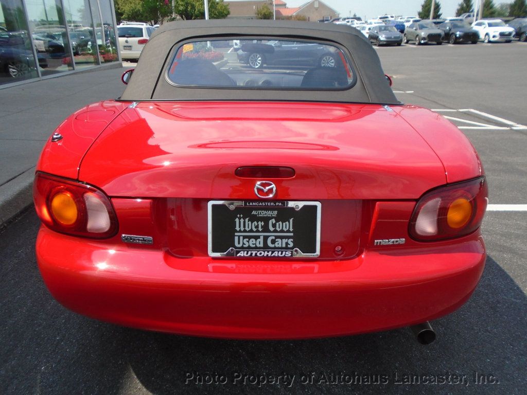 2000 Mazda MX-5 Miata 2dr Convertible Manual - 22543153 - 4