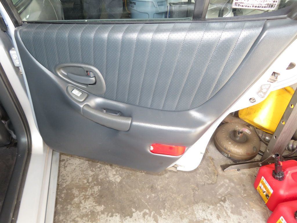 2000 Pontiac Grand Prix PONTIAC GRAND PRIX GTP 2OWNER EXTRA CLEAN LOW LOW MILES  - 22920567 - 24