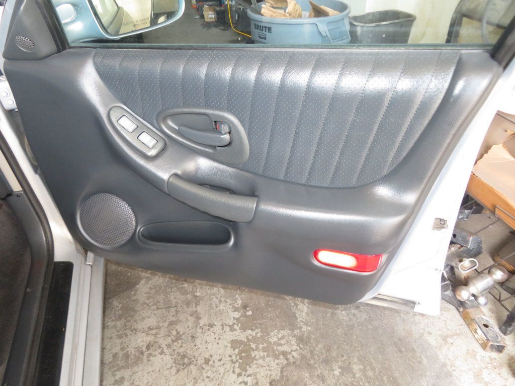 2000 Pontiac Grand Prix PONTIAC GRAND PRIX GTP 2OWNER EXTRA CLEAN LOW LOW MILES  - 22920567 - 28