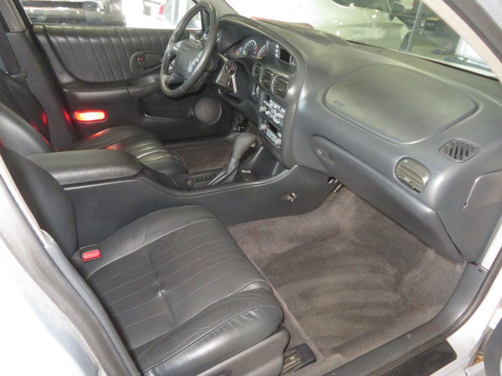 2000 Pontiac Grand Prix GTP photo 23