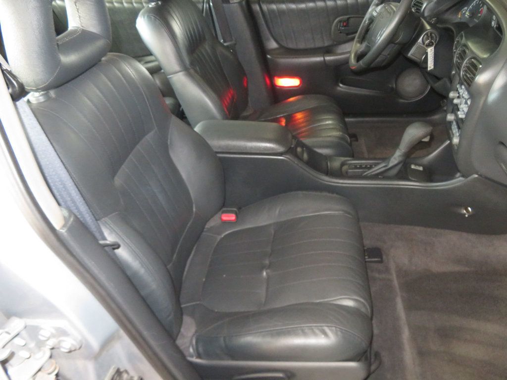 2000 Pontiac Grand Prix GTP photo 24