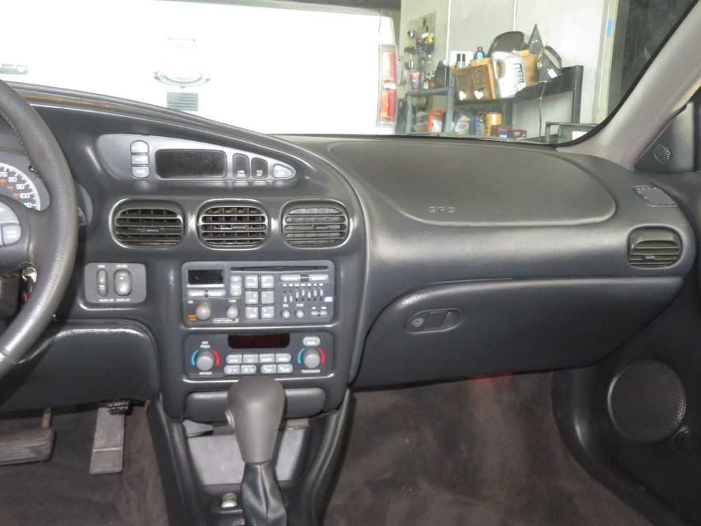 2000 Pontiac Grand Prix GTP photo 27