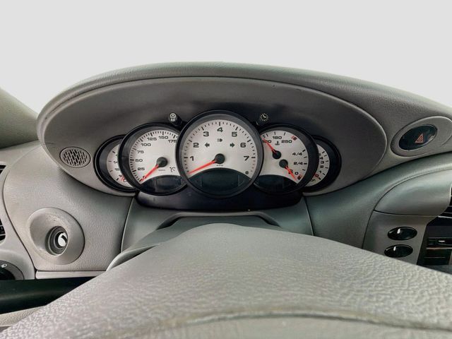 2000 Porsche 911 Carrera 2dr Carrera Coupe 6-Speed Manual - 23073128 - 18
