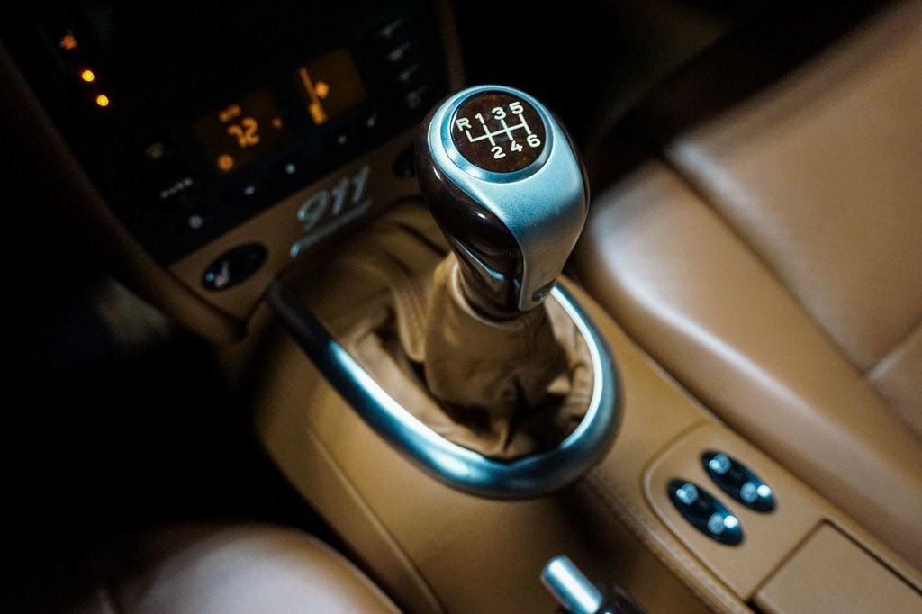 2000 Porsche 911 Carrera *911 Carrera 4 AWD* *Millennium Edition* *Violetchromaflair* - 22952758 - 9