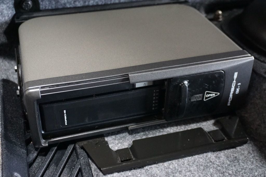 2000 Porsche 911 Carrera *911 Carrera 4 AWD* *Millennium Edition* *Violetchromaflair* - 22952758 - 90