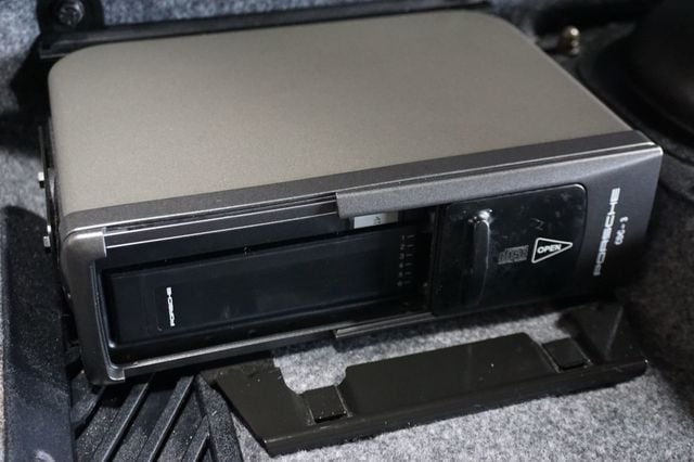 2000 Porsche 911 Carrera *911 Carrera 4 AWD* *Millennium Edition* *Violetchromaflair* - 22952758 - 90