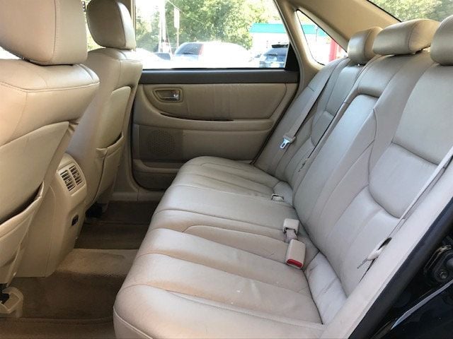 2000 Toyota Avalon 4dr Sedan XLS w/Bench Seat - 18236401 - 11