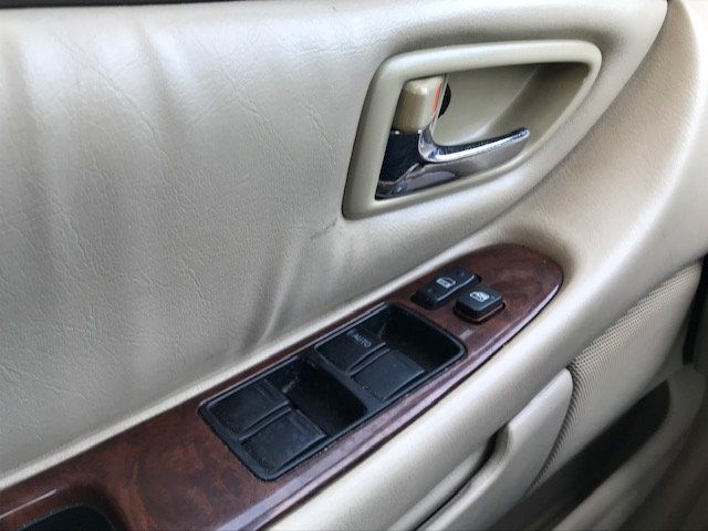 2000 Toyota Avalon 4dr Sedan XLS w/Bench Seat - 18236401 - 6