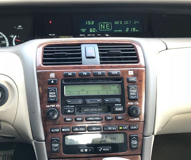 2000 Toyota Avalon 4dr Sedan XLS w/Bench Seat - 18236401 - 8