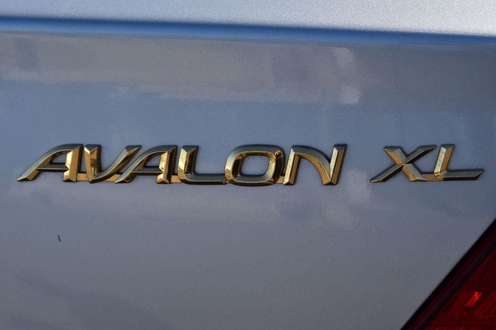 2000 Toyota Avalon 4dr Sedan XL w/Bench Seat - 22229763 - 38