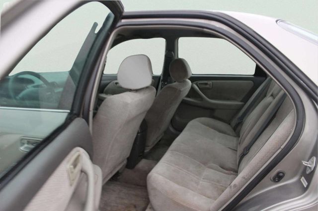 2000 Toyota Camry 4dr Sedan LE Automatic - 23011876 - 5