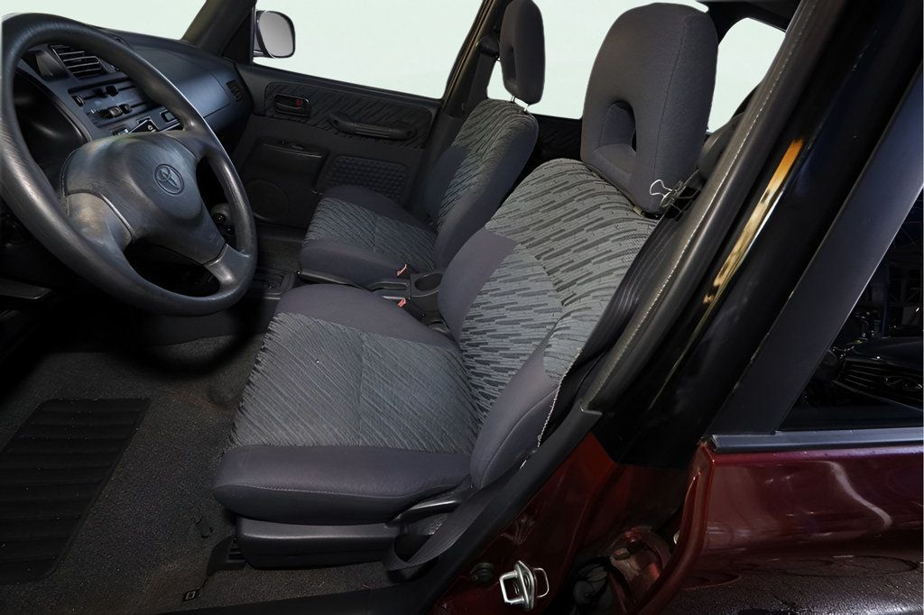 2000 Toyota RAV4 photo 13